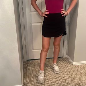 Brand new lulu black skirt size 4